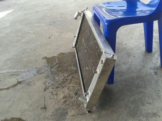 หม้อน้ำอลูมิเนียม3ช่อง ความสูง14ยาว30นิ้ว