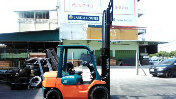 Toyota7fd25ขนาด2.5ตันเสาสูง3เมตร เกียร์ออร์โต้ เครื่องยนต์ดีเซล2Z ราคาต่อรองได้0816161541