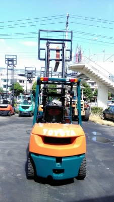 Toyota7fd25ขนาด2.5ตันเสาสูง3เมตร เกียร์ออร์โต้ เครื่องยนต์ดีเซล2Z ราคาต่อรองได้0816161541