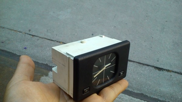 นาฬิกา BMW E32 E34 แบบเข็ม ทรงสี่เหลี่ยม นาฬิกา BMW E32 E34 แบบเข็ม ทรงสี่เหลี่ยม