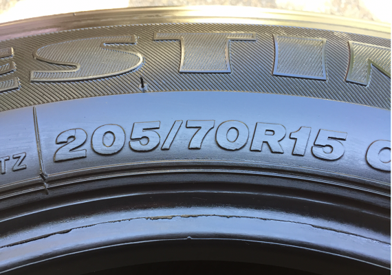 ยางถอดป้ายแดง Firestone 205 70 15 ปี16 ดอกเต็ม ไม่มีปะ ราคาไม่แพง
