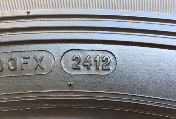 ยาง Michelin 265 65 17 กลางปี12 ดอกเต็ม ใช้ยาว ราคาไม่แพง