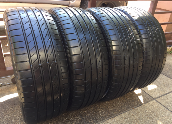 ยาง Dunlop 215 45 18 ปี14 ดอกเต็ม ใช้ยาว ราคาไม่แพง