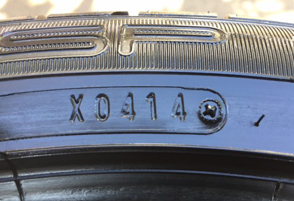 ยาง Dunlop 215 45 18 ปี14 ดอกเต็ม ใช้ยาว ราคาไม่แพง