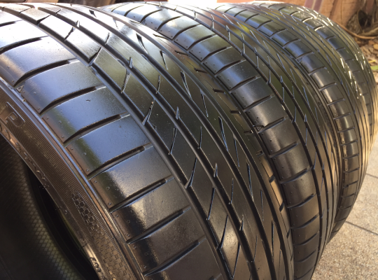 ยาง Dunlop 215 45 18 ปี14 ดอกเต็ม ใช้ยาว ราคาไม่แพง