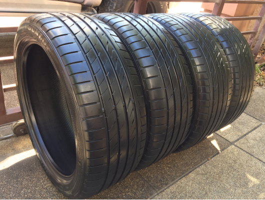 ยาง Dunlop 215 45 18 ปี14 ดอกเต็ม ใช้ยาว ราคาไม่แพง