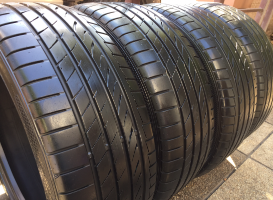 ยาง Dunlop 215 45 18 ปี14 ดอกเต็ม ใช้ยาว ราคาไม่แพง