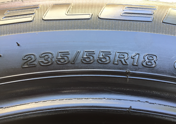 ยาง Bridgestone 235 55 18 กลางปี14 ดอกเต็ม ไม่มีปะ ราคาไม่แพง ยาง Bridgestone 235 55 18 กลางปี14 ดอกเต็ม ไม่มีปะ ราคาไม่แพง