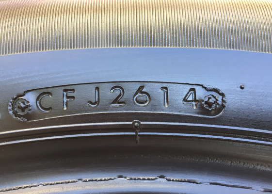 ยาง Bridgestone 235 55 18 กลางปี14 ดอกเต็ม ไม่มีปะ ราคาไม่แพง ยาง Bridgestone 235 55 18 กลางปี14 ดอกเต็ม ไม่มีปะ ราคาไม่แพง