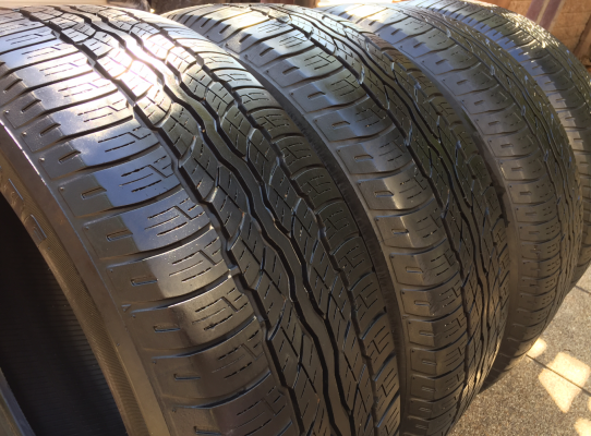 ยาง Bridgestone 235 55 18 กลางปี14 ดอกเต็ม ไม่มีปะ ราคาไม่แพง ยาง Bridgestone 235 55 18 กลางปี14 ดอกเต็ม ไม่มีปะ ราคาไม่แพง