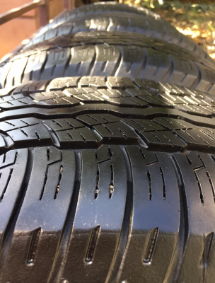 ยาง Bridgestone 235 55 18 กลางปี14 ดอกเต็ม ไม่มีปะ ราคาไม่แพง ยาง Bridgestone 235 55 18 กลางปี14 ดอกเต็ม ไม่มีปะ ราคาไม่แพง