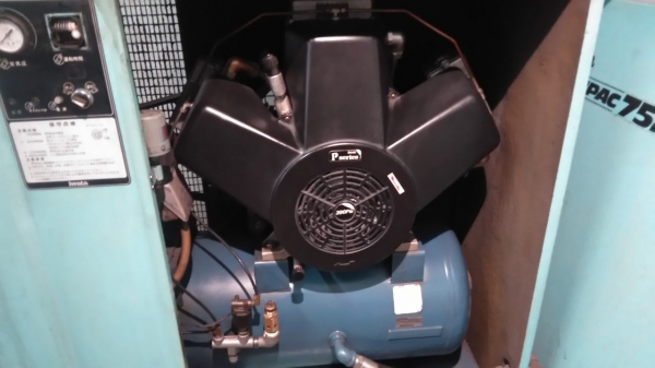 **ขายถูกๆ ปั้มลมมือสองจากญี่ปุ่น** Iwata Compac10 แรง พร้อมAir Dryer ทดสอบเรียบร้อย ทุกระบบทำงานได้ดีมากๆ นิ่งๆเงียบๆพร้อมใช้งานครับ