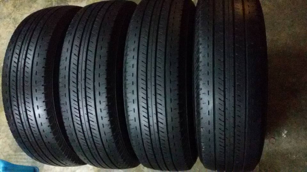 ไม่ปะไม่บวม บริสโตน205/70/15ปี4114 มี1ชุด 3200บ.  หาใช้เด้งมา!!โทร 0879050181-0995357594 หายุรีบคับ!!