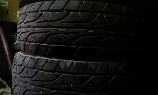 ยางดันรอป 31&times;10.5ปี13 ยางเศษมี 3เส้นๆละ 900บ.หาใช้เด้งมา!!โทร 0879050181-0995357594 หายุรีบคับ