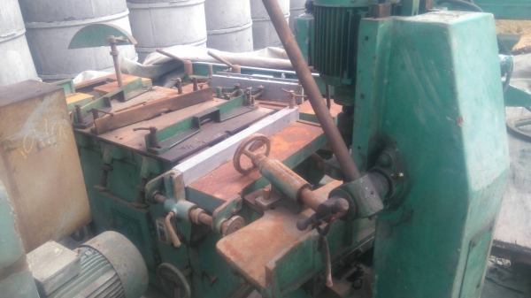 ขายเหมา เครืองทำอิฐบล๊อด  และ เครืองใสไม้ เครืองทำวงกบ ขายเลิกกิจการ คับ