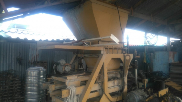 ขายเหมา เครืองทำอิฐบล๊อด  และ เครืองใสไม้ เครืองทำวงกบ ขายเลิกกิจการ คับ