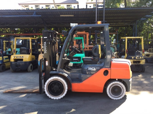 TOYOTA 8FG30 เครื่องเบนซิล+แก๊ส เกียร์ออโต้ เสาสูง3เมตร สนใจติดต่อ083-062-0223(ปอน)