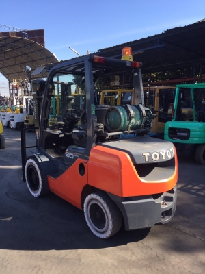 TOYOTA 8FG30 เครื่องเบนซิล+แก๊ส เกียร์ออโต้ เสาสูง3เมตร สนใจติดต่อ083-062-0223(ปอน)