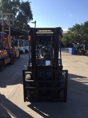 TCM FD25Z5 เครื่องดีเซล เกียร์ธรรมดา เสาสูง3เมตร สนใจติดต่อ 083-062-0223(ปอน)