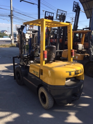 TCM FD25Z5 เครื่องดีเซล เกียร์ธรรมดา เสาสูง3เมตร สนใจติดต่อ 083-062-0223(ปอน)