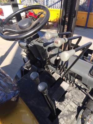 TCM FD25Z5 เครื่องดีเซล เกียร์ธรรมดา เสาสูง3เมตร สนใจติดต่อ 083-062-0223(ปอน)