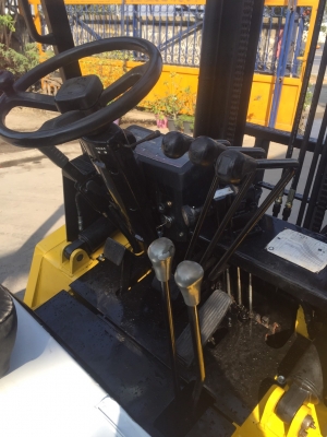 TCM FD25Z3 เครื่องดีเซล เกียร์ธรรมดา เสาสูง4เมตร งาเท สนใจติดต่อ083-062-0223(ปอน)