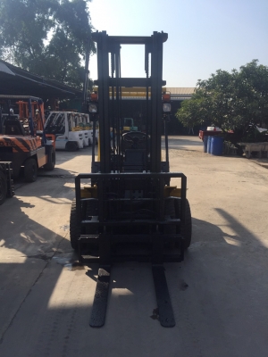 TCM FD25Z3 เครื่องดีเซล เกียร์ธรรมดา เสาสูง4เมตร งาเท สนใจติดต่อ083-062-0223(ปอน)