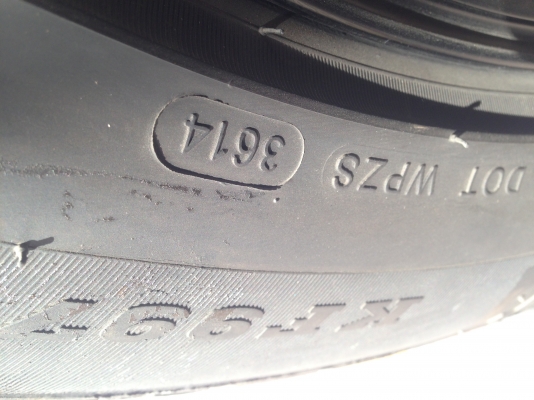 ขายสองพัน สนใจโทร 0818537437. Line id= pontana191ขายยาง winrun. 265/50/20. ยางปี 14. สัปดาห์ 36/14. สภาพดีไม่มีปะ ขายเส้นละพันสี่เส้นสามพันห้า. สนใจโทร 0818537437. Line i