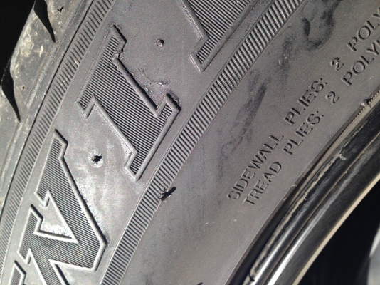 ขายสองพัน สนใจโทร 0818537437. Line id= pontana191ขายยาง winrun. 265/50/20. ยางปี 14. สัปดาห์ 36/14. สภาพดีไม่มีปะ ขายเส้นละพันสี่เส้นสามพันห้า. สนใจโทร 0818537437. Line i