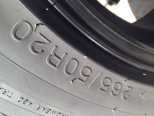 ขายสองพัน สนใจโทร 0818537437. Line id= pontana191ขายยาง winrun. 265/50/20. ยางปี 14. สัปดาห์ 36/14. สภาพดีไม่มีปะ ขายเส้นละพันสี่เส้นสามพันห้า. สนใจโทร 0818537437. Line i