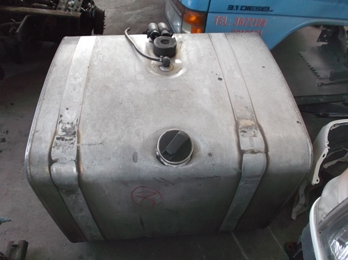 ขายถังน้ำมันอลูมิเนียมของรถหัวลาก  350-400ลิตร สวยๆ  มีให้เลือกหลายลูก