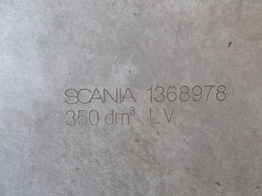 ขายถังน้ำมันอลูมิเนียมของรถหัวลาก  350-400ลิตร สวยๆ  มีให้เลือกหลายลูก