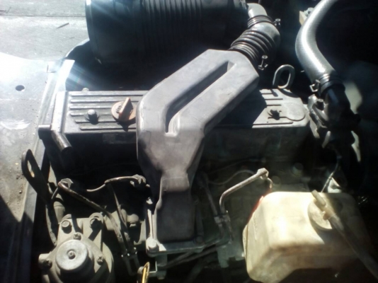 รถยกโคมัสสึรุ่น 17 น้ำหนักยก 2.5 ตัน เสาสูง 4 เมตร เครื่องดีเซล เกียร์ธรรมดา งาเท