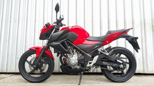CB300f 2014 สีแดงสด รถบ้านใช้งานน้อย แต่งพอสวยงาม ต่อรองได้ครับ