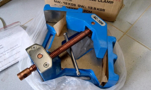 ปากกาจับเหล็กเข้ามุมฉาก