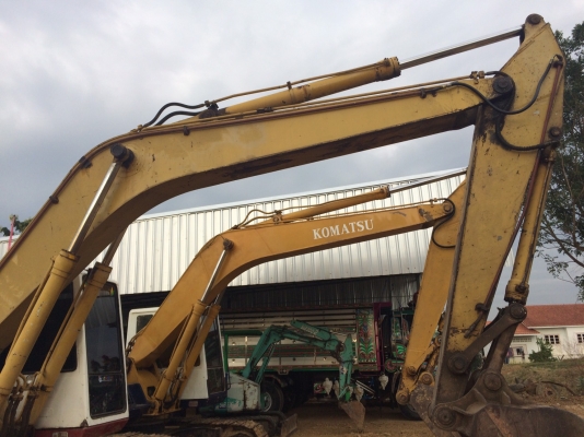 ขออนุญาตขายPC200-7ชั่วโมง14000กว่าๆเอกสารอินวอยพร้อมใช้งานช่วงล่างเต็มเอวแน่นราคา1450000บาทสนใจติดต่อช่างดำ0852334877-0988930465ครับผม