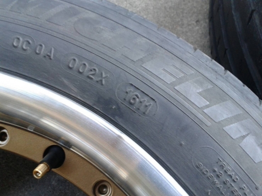 ขอบ17นิ้ว6รู พร้อมยาง ชุดนี้ ราคา 7600 บาท