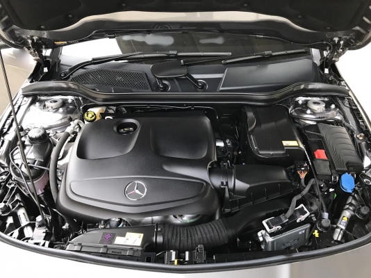 2016 benz cla200 สีเทา ออกปี16แท้ สภาพนางฟ้า บวกนางสาวไทย