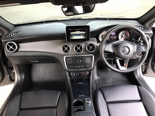 2016 benz cla200 สีเทา ออกปี16แท้ สภาพนางฟ้า บวกนางสาวไทย