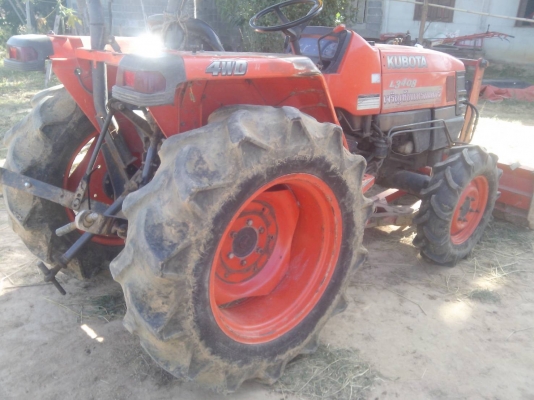 รถไถ 34 แรง เอกสารครบ   อุปกร  2  ชิ้น   ผานหน้ +ผานหลัง   พร้อมใช้ราคาเบา ฯฯฯ  160000  บาท   วันทูคอล 0986683479 dtac 0991751349 สิทธิ์ คับ