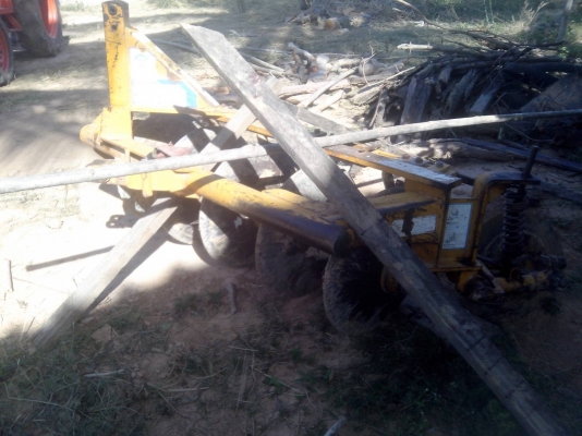 รถไถ 34 แรง เอกสารครบ   อุปกร  2  ชิ้น   ผานหน้ +ผานหลัง   พร้อมใช้ราคาเบา ฯฯฯ  160000  บาท   วันทูคอล 0986683479 dtac 0991751349 สิทธิ์ คับ