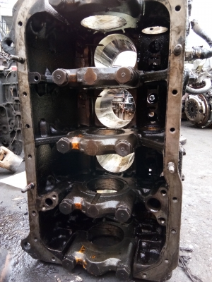 เสื้อสูบอิซุสุ4BD1 เทอร์โบสวยๆรับประกัน