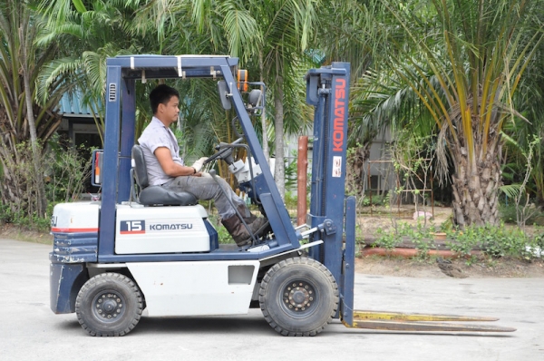 ลดกระหน่ำ!!ขายFORKLIFT KOMATSU FG15-15(1.5ตัน) สวยเดิมจากญี่ปุ่น ยังไม่เคยใช้ในไทย 125,000เท่านั้น!!