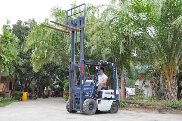 ลดกระหน่ำ!!ขายFORKLIFT KOMATSU FG15-15(1.5ตัน) สวยเดิมจากญี่ปุ่น ยังไม่เคยใช้ในไทย 125,000เท่านั้น!!
