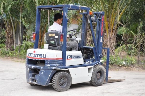 ลดกระหน่ำ!!ขายFORKLIFT KOMATSU FG15-15(1.5ตัน) สวยเดิมจากญี่ปุ่น ยังไม่เคยใช้ในไทย 125,000เท่านั้น!!