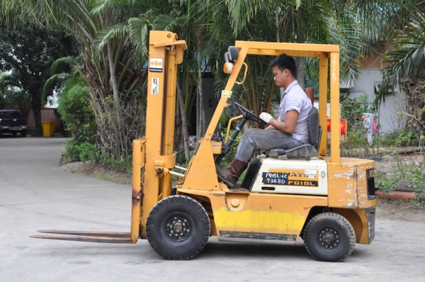 ลดกระหน่ำ!!ขายFORKLIFT KOMATSU FG15-12(1.5ตัน) สวยเดิมจากญี่ปุ่น ยังไม่เคยใช้ในไทย 95,000เท่านั้น!!