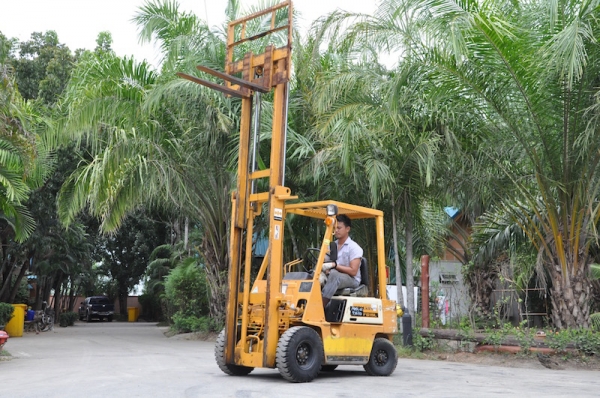 ลดกระหน่ำ!!ขายFORKLIFT KOMATSU FG15-12(1.5ตัน) สวยเดิมจากญี่ปุ่น ยังไม่เคยใช้ในไทย 95,000เท่านั้น!!