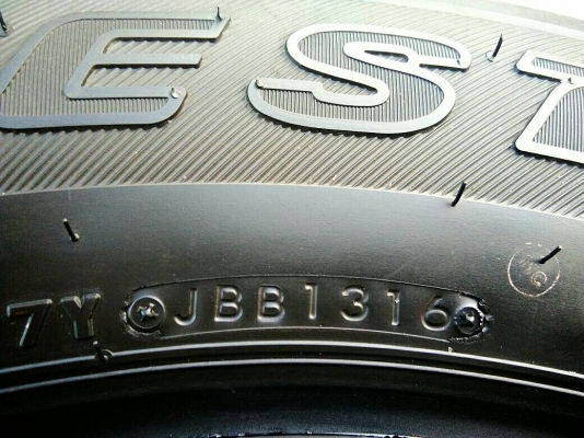 ขายยาง บริดสโตน 265/65R17 ยางสัปดาห์ที่13 ปี16 ดอกยางเต็มหนาสดเท่ากันไม่ร้าวไม่แตกลายไม่กินข้างไม่มีปะ เอาไปใช้กันยาวๆ จำนวน 1 ชุด ขายยาง บริดสโตน 265/65R17 ยางสัปดาห์ที่13 ปี16 ดอกยางเต็มหนาสดเท่ากันไม่ร้าวไม่แตกลายไม่กินข้างไม่มีปะ เอาไปใช้กันยาวๆ จำนวน 1 ชุด