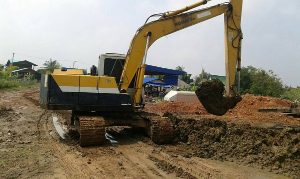 ขายรถแบคโฮ KOMATSU PC120-5 ระบบไฟเต็ม คอลโทรลสั้น เอกสารเล่ม แอร์พร้อม ราคา 550000 ขายรถแบคโฮ KOMATSU PC120-5 ระบบไฟเต็ม คอลโทรลสั้น เอกสารเล่ม แอร์พร้อม ราคา 550000
