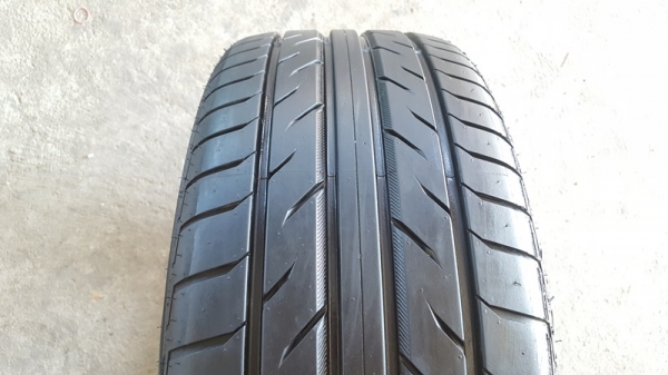 ขายยาง235/45/18 ปี 3516 Achilles 1 คู่ ขายยาง235/45/18 ปี 3516 Achilles 1 คู่